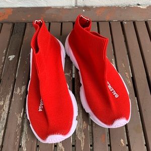 👧🏼Kids Fashion Shoes. Size 2.5. (Not quite sure)